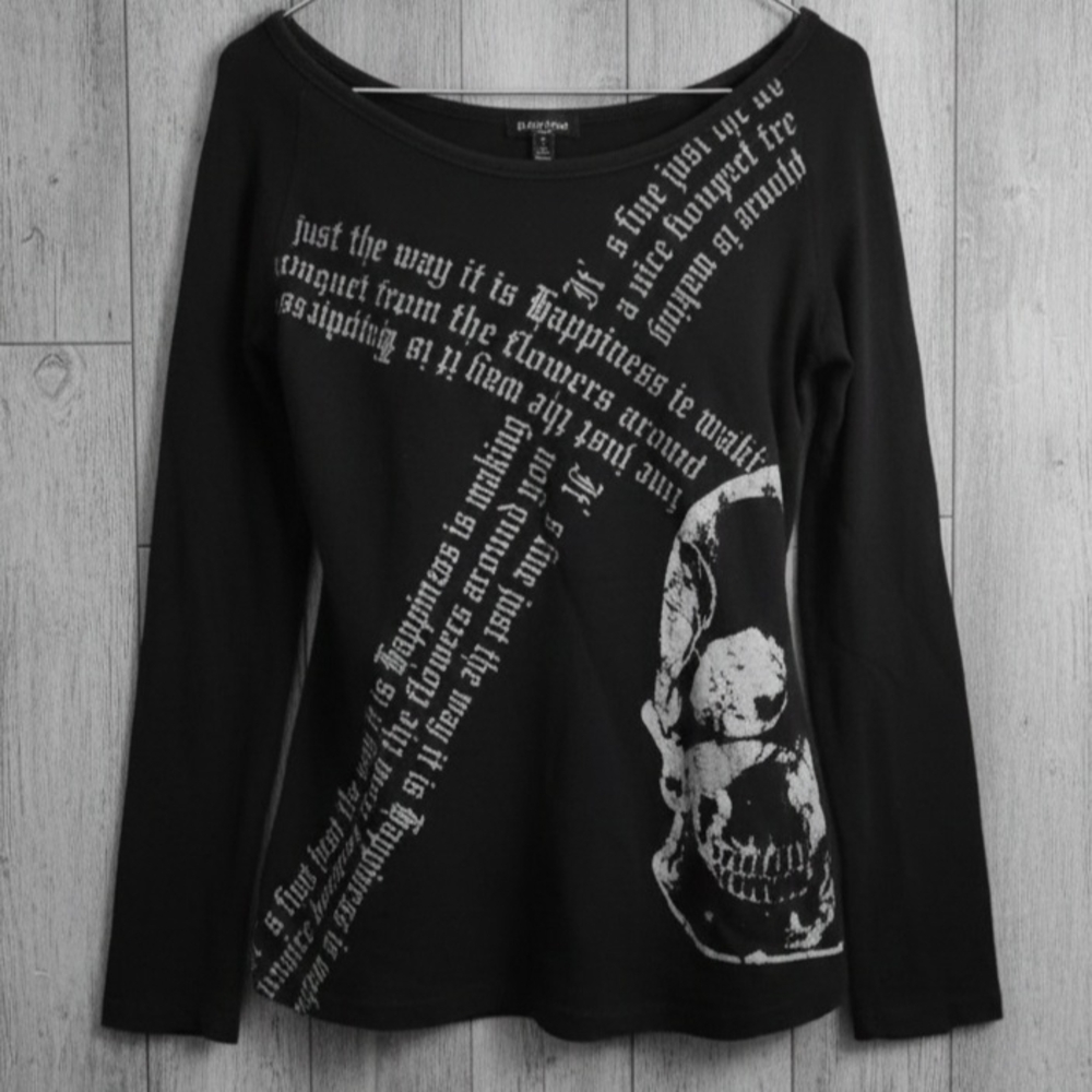 Edgy Black Skull Graphic Long Sleeve Tee